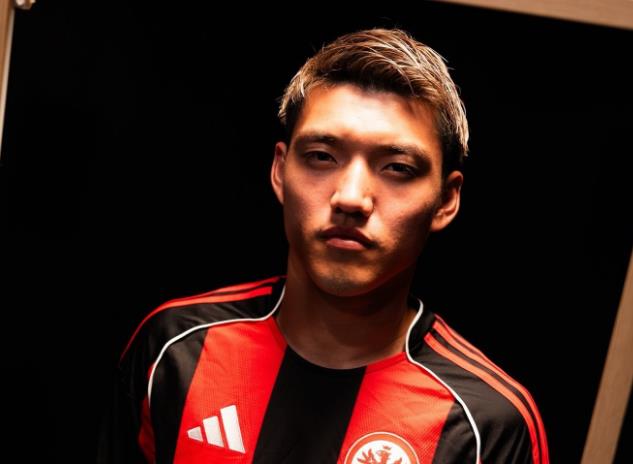 Ritsu Doan chia sẻ về việc gia nhập Eintracht Frankfurt: "Mọi thứ đều vì World Cup, tôi không thể ở yên trong vùng an toàn của mình"