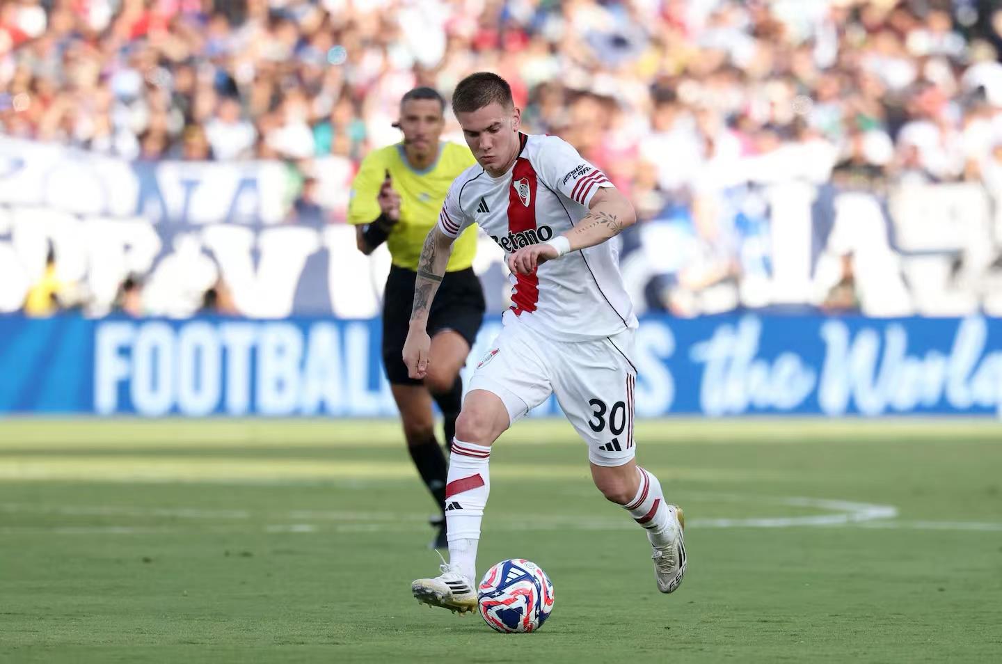 Giám đốc đào tạo trẻ của River Plate: Mastantono giống James Rodríguez hơn là Yamal, anh ấy có tiềm năng giành Quả bóng vàng