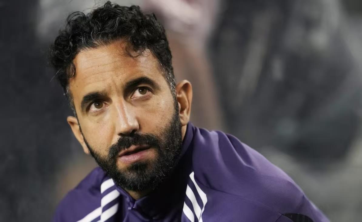 Amorim: Tôi muốn gắn bó với Manchester United thêm 20 năm nữa. Áp lực hiện tại giống như sự phản ánh lòng tự trọng của tôi hơn.