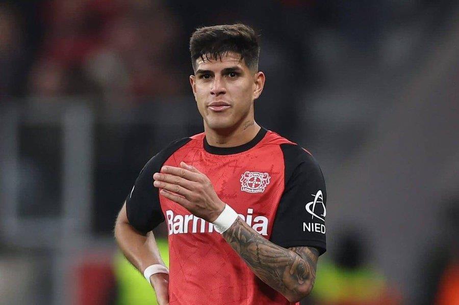 NÊN: Arsenal muốn chặn Tottenham để ký hợp đồng với Hincapie, cầu thủ này thích gia nhập Pháo thủ hơn