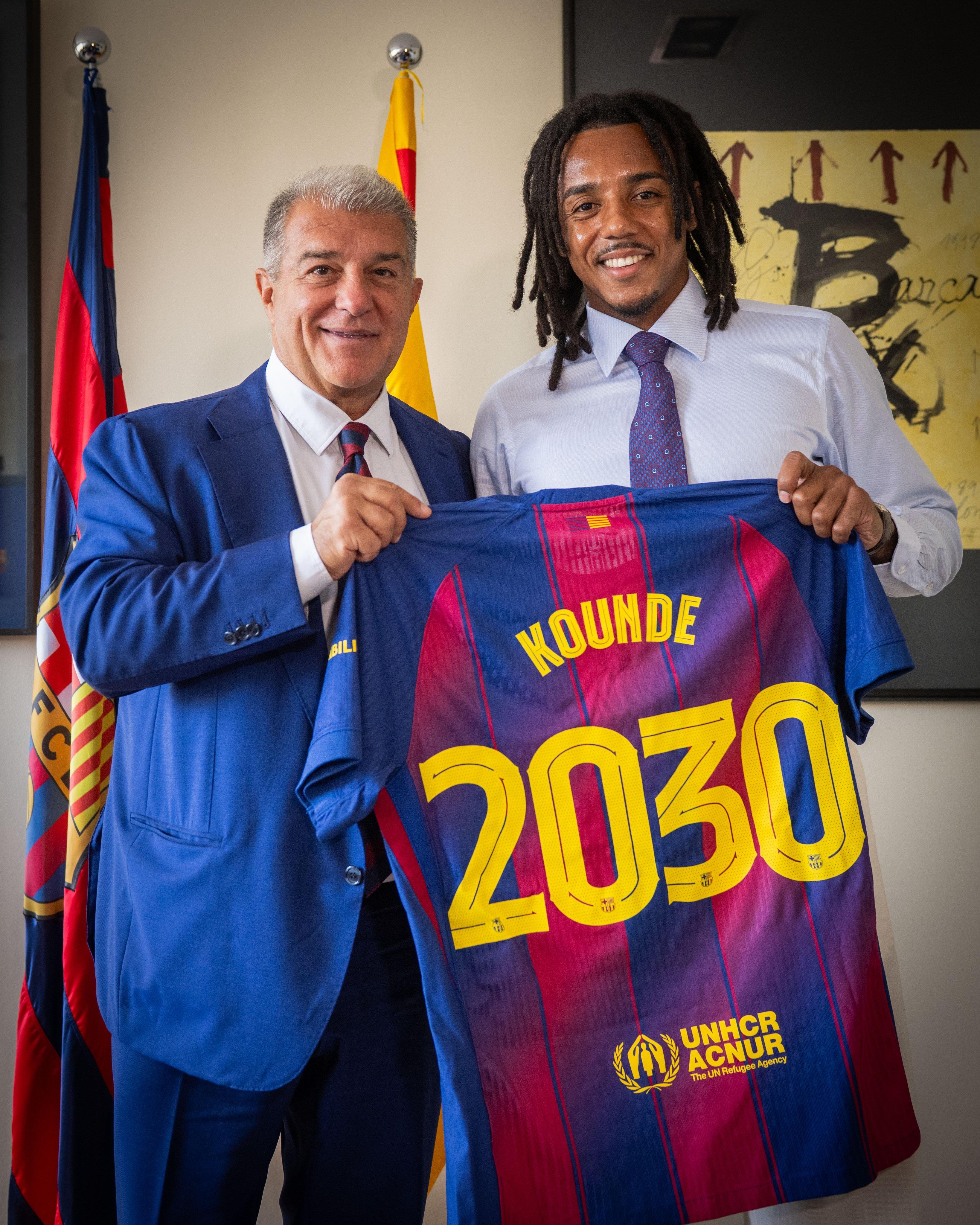 Kounde: Tôi rất tự hào khi được gia hạn hợp đồng với Barcelona. Chiến thắng ở giải vô địch là động lực cho tôi mỗi ngày. Kounde: Tôi rất tự hào khi được gia hạn hợp đồng với Barcelona. Chiến thắng ở giải vô địch là động lực cho tôi mỗi ngày.