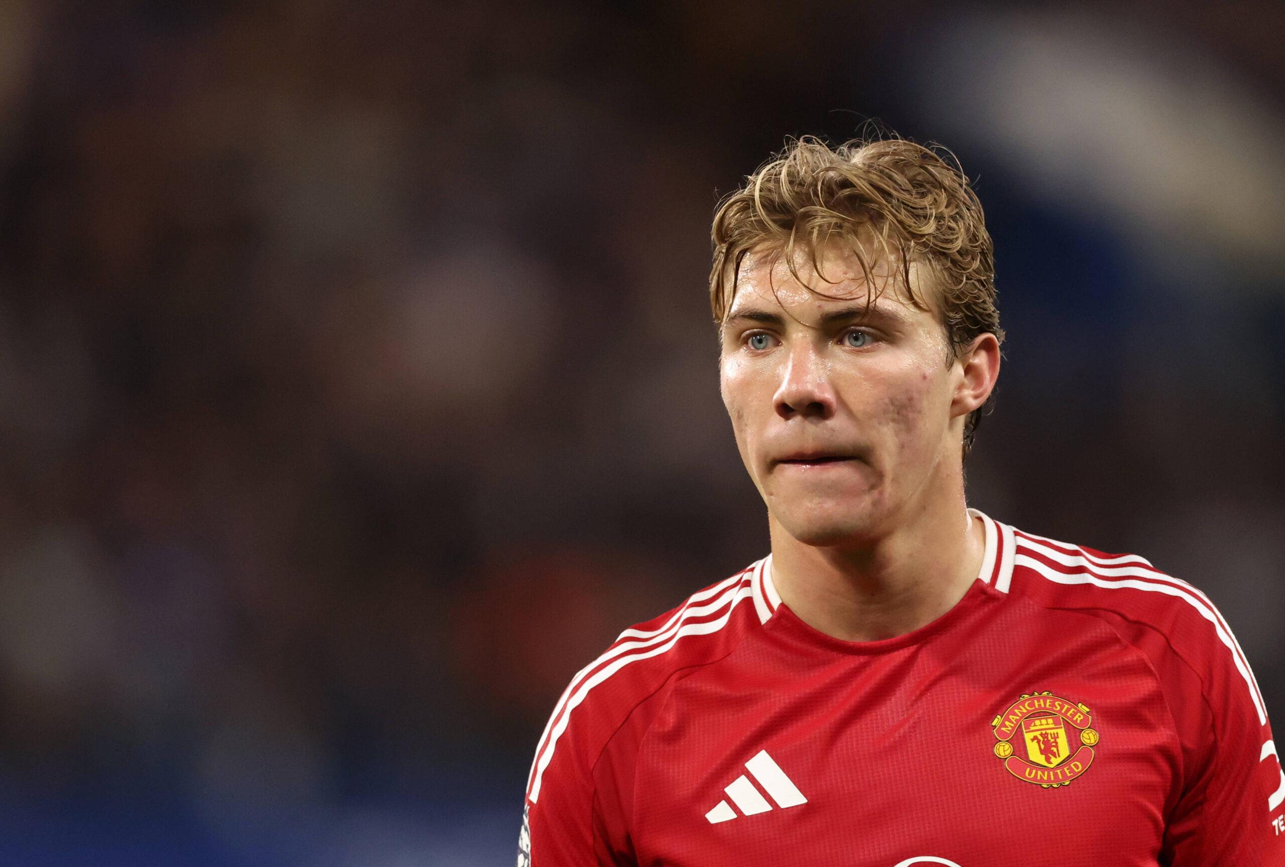 Phóng viên: Sẽ có tiến triển trong việc ra đi của Ganacho và Hoylen trong tuần này, và Manchester United có thể thu hồi được 70 triệu bảng Anh