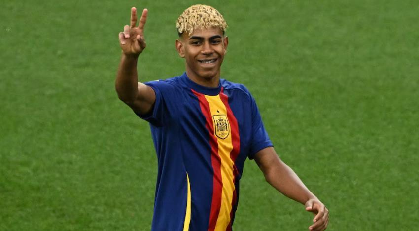 Yamal: Tôi chưa bao giờ dẫn một cô gái nào về nhà vì mẹ tôi không cho phép tôi sống cùng cô ấy. Yamal: Tôi chưa bao giờ dẫn một cô gái nào về nhà vì mẹ tôi không cho phép tôi sống cùng cô ấy.