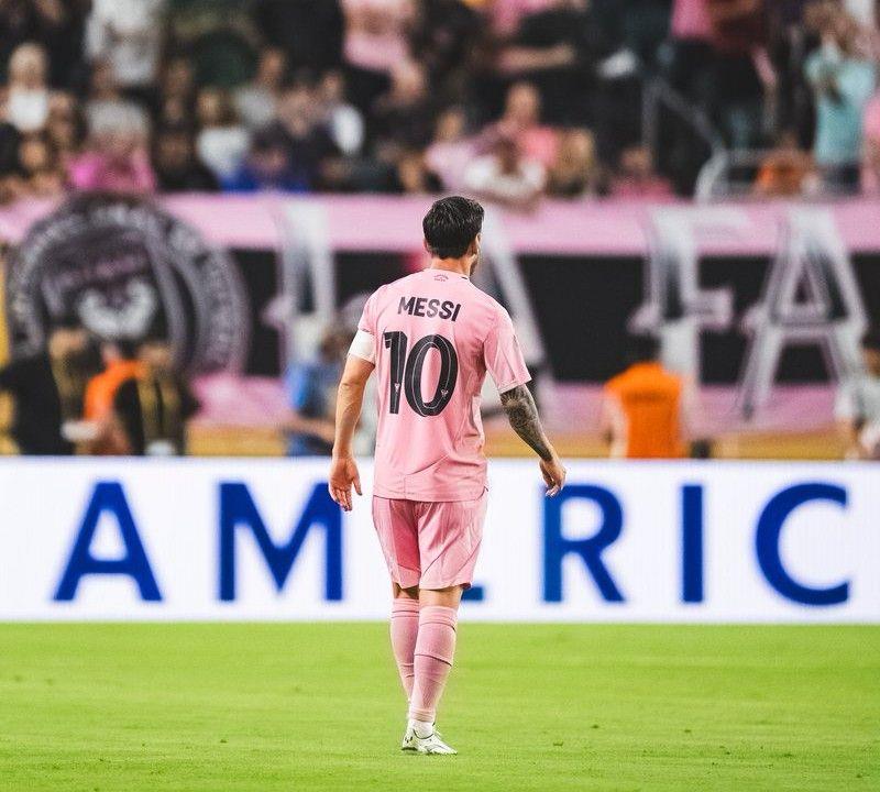 Vào sinh nhật lần thứ 38 của mình, Messi tiếp tục kỷ lục kỳ diệu của mình! Anh chưa bao giờ bị loại ở vòng bảng trong sự nghiệp của mình Vào sinh nhật lần thứ 38 của mình, Messi tiếp tục kỷ lục kỳ diệu của mình! Anh chưa bao giờ bị loại ở vòng bảng trong sự nghiệp của mình