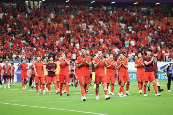 Beijing Youth Daily: Đội tuyển bóng đá quốc gia Trung Quốc sẽ lên đường tham dự Cúp Đông Á vào ngày 5 tháng 7 và danh sách 23 cầu thủ có thể sẽ gồm nhiều cầu thủ trẻ Beijing Youth Daily: Đội tuyển bóng đá quốc gia Trung Quốc sẽ lên đường tham dự Cúp Đông Á vào ngày 5 tháng 7 và danh sách 23 cầu thủ có thể sẽ gồm nhiều cầu thủ trẻ