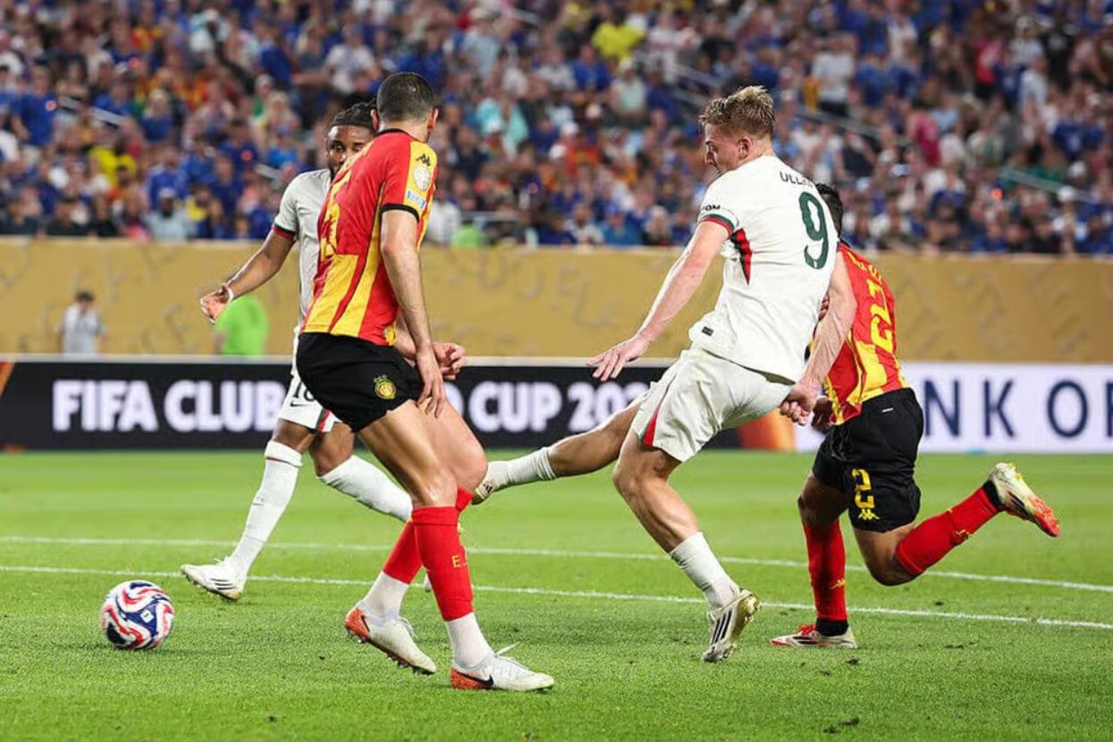 Delap: Enzo đã thể hiện khả năng chuyền bóng của mình, tôi không tin vào lời nguyền số 9 Delap: Enzo đã thể hiện khả năng chuyền bóng của mình, tôi không tin vào lời nguyền số 9