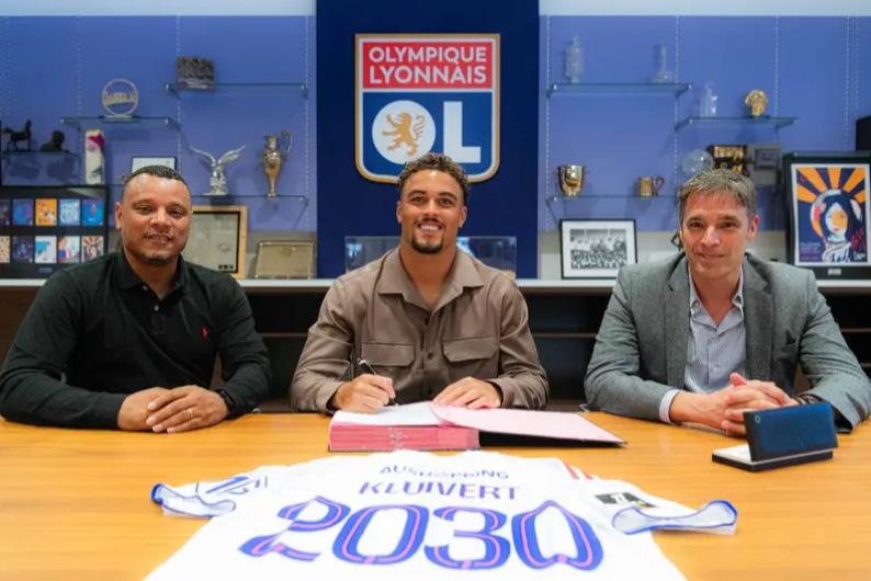 Tin đồn chuyển nhượng hàng ngày: Manchester City ký hợp đồng trở lại với thủ môn trẻ Trafford, Newcastle theo đuổi Cesco Tin đồn chuyển nhượng hàng ngày: Manchester City ký hợp đồng trở lại với thủ môn trẻ Trafford, Newcastle theo đuổi Cesco