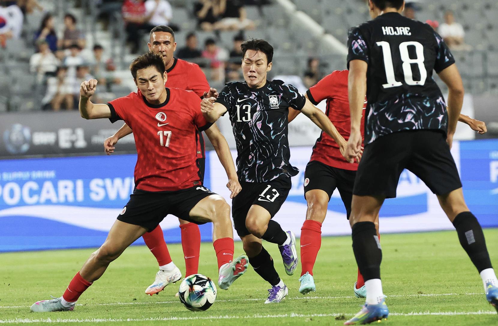 Nhận xét về các cầu thủ Hồng Kông: Trong trận chiến quan trọng giành vị trí thứ ba, ai sẽ trở thành chướng ngại vật đối với đội tuyển quốc gia Trung Quốc? Nhận xét về các cầu thủ Hồng Kông: Trong trận chiến quan trọng giành vị trí thứ ba, ai sẽ trở thành chướng ngại vật đối với đội tuyển quốc gia Trung Quốc?