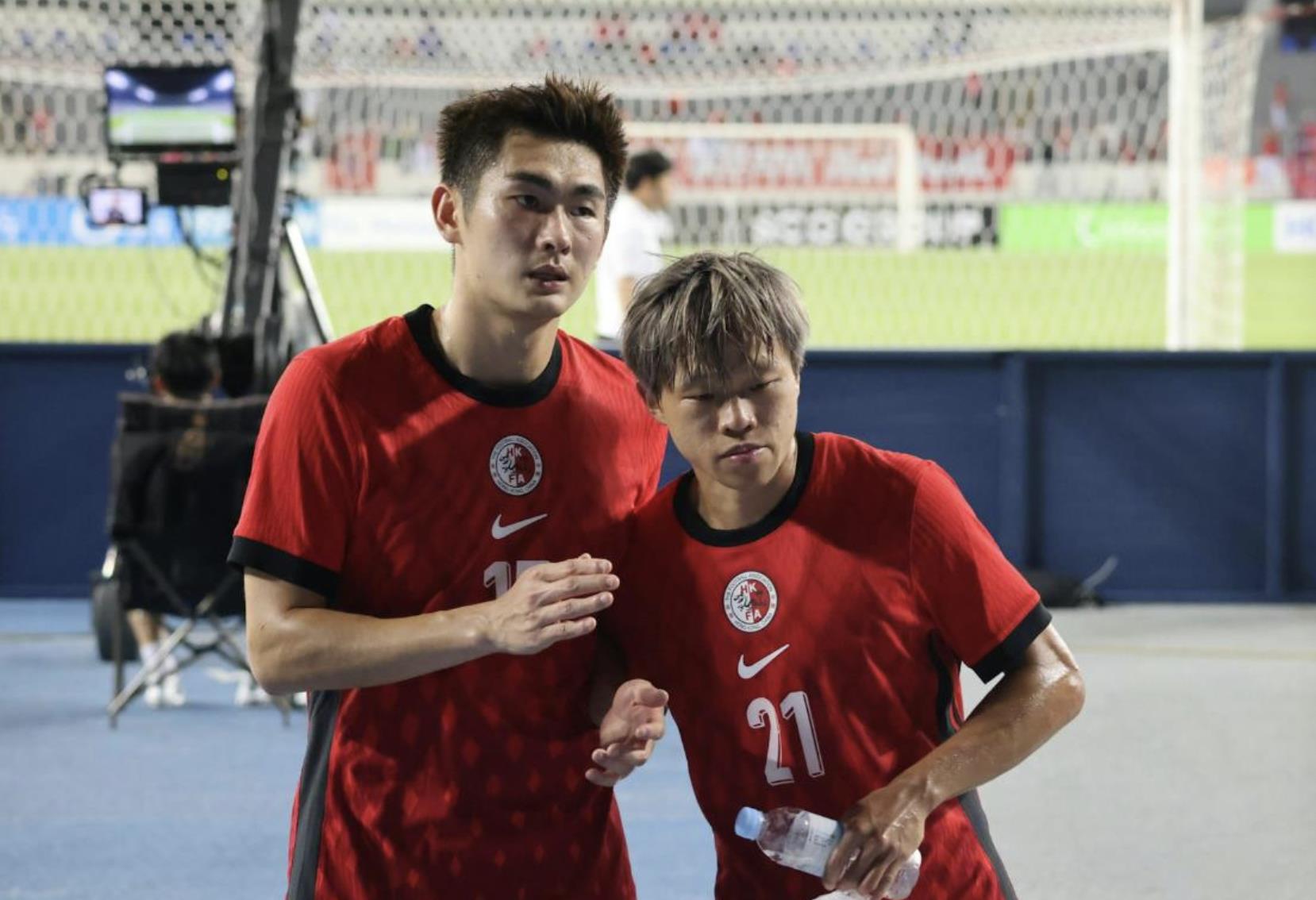 Nhận xét về các cầu thủ Hồng Kông: Trong trận chiến quan trọng giành vị trí thứ ba, ai sẽ trở thành chướng ngại vật đối với đội tuyển quốc gia Trung Quốc? Nhận xét về các cầu thủ Hồng Kông: Trong trận chiến quan trọng giành vị trí thứ ba, ai sẽ trở thành chướng ngại vật đối với đội tuyển quốc gia Trung Quốc?