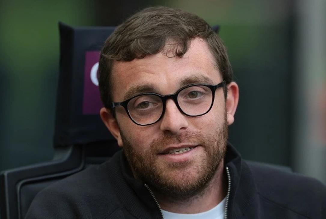 Thu nhập của Romano được tiết lộ: ba nền tảng truyền thông xã hội kiếm được tới 400.000 đô la một tháng Thu nhập của Romano được tiết lộ: ba nền tảng truyền thông xã hội kiếm được tới 400.000 đô la một tháng