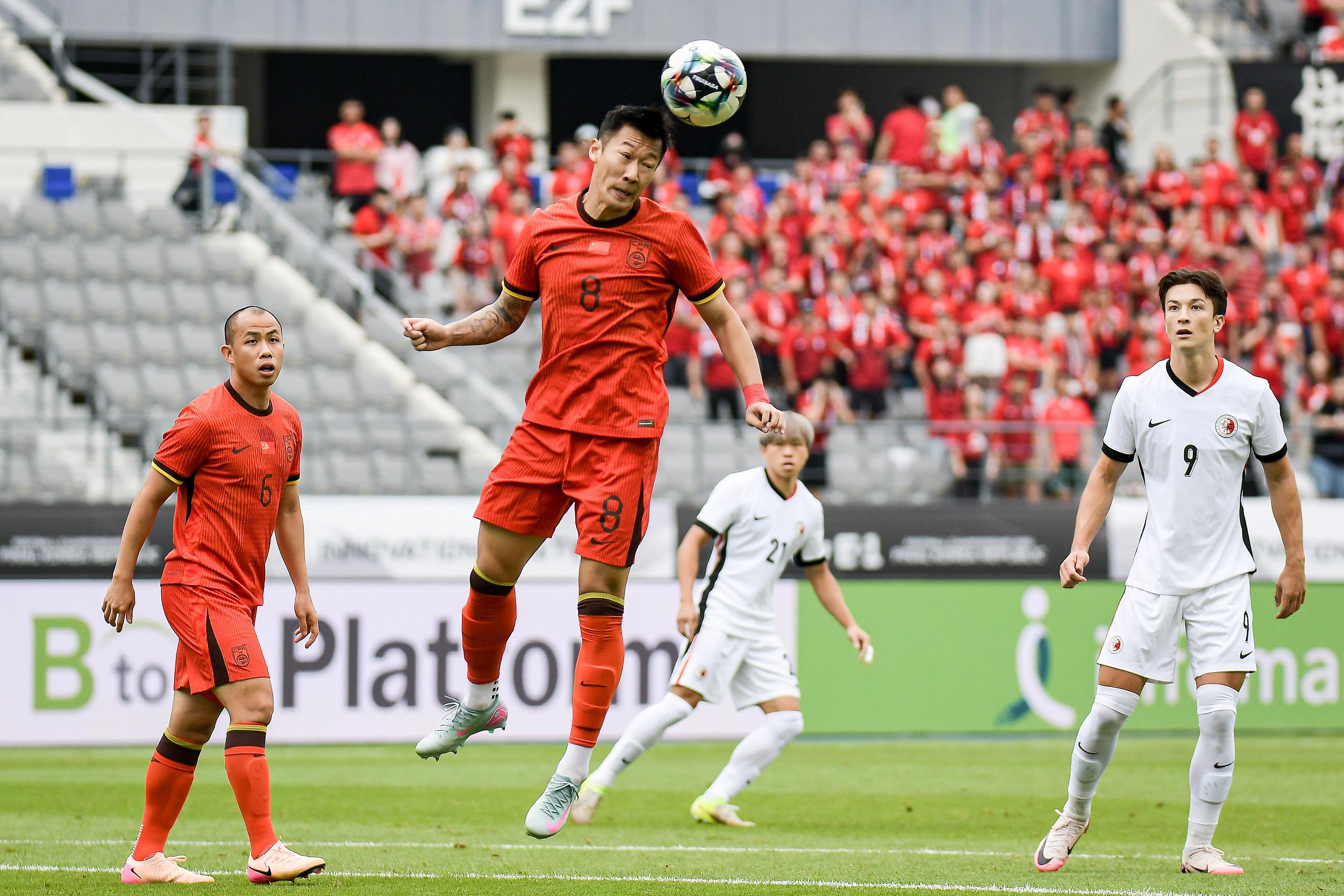 Thống kê toàn trận của Đội tuyển bóng đá quốc gia Trung Quốc vs. Hồng Kông, Trung Quốc: Đội tuyển bóng đá quốc gia Trung Quốc kiểm soát bóng 49% và có 19-8 cú sút Thống kê toàn trận của Đội tuyển bóng đá quốc gia Trung Quốc vs. Hồng Kông, Trung Quốc: Đội tuyển bóng đá quốc gia Trung Quốc kiểm soát bóng 49% và có 19-8 cú sút