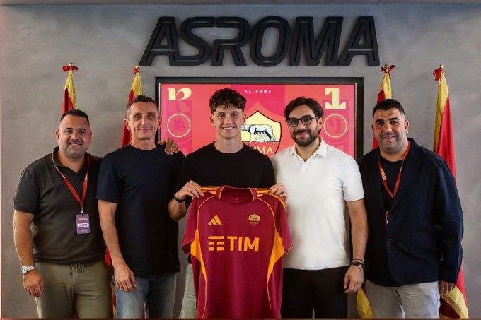 Chính thức: Roma ký hợp đồng với tiền đạo 16 tuổi người Úc Arena, người đã ra mắt tại Trung tâm Đào tạo Thanh thiếu niên Western Sydney Chính thức: Roma ký hợp đồng với tiền đạo 16 tuổi người Úc Arena, người đã ra mắt tại Trung tâm Đào tạo Thanh thiếu niên Western Sydney