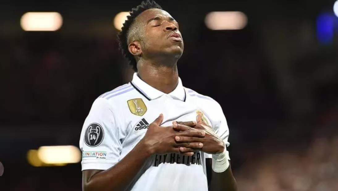 Real Madrid không chấp nhận yêu cầu của Vinicius trở thành cầu thủ được trả lương cao nhất đội, các cuộc đàm phán gia hạn hợp đồng đã bị đình trệ Real Madrid không chấp nhận yêu cầu của Vinicius trở thành cầu thủ được trả lương cao nhất đội, các cuộc đàm phán gia hạn hợp đồng đã bị đình trệ