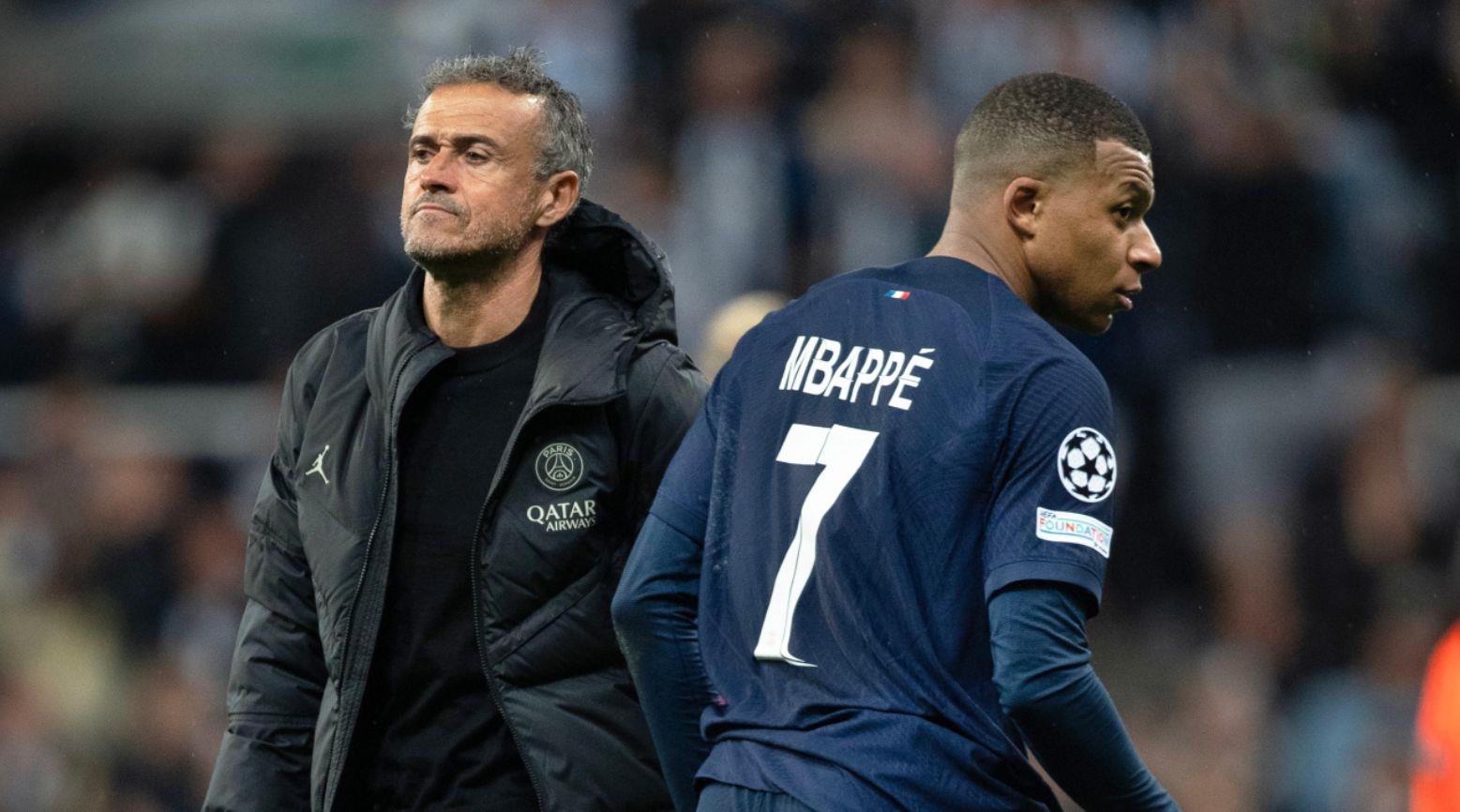 Nhìn lại mối bất hòa giữa Mbappe và Paris Saint-Germain: việc rời đội trở thành một vở kịch dài tập, và sau khi chia tay, họ đã ra tòa vì chưa trả lương Nhìn lại mối bất hòa giữa Mbappe và Paris Saint-Germain: việc rời đội trở thành một vở kịch dài tập, và sau khi chia tay, họ đã ra tòa vì chưa trả lương