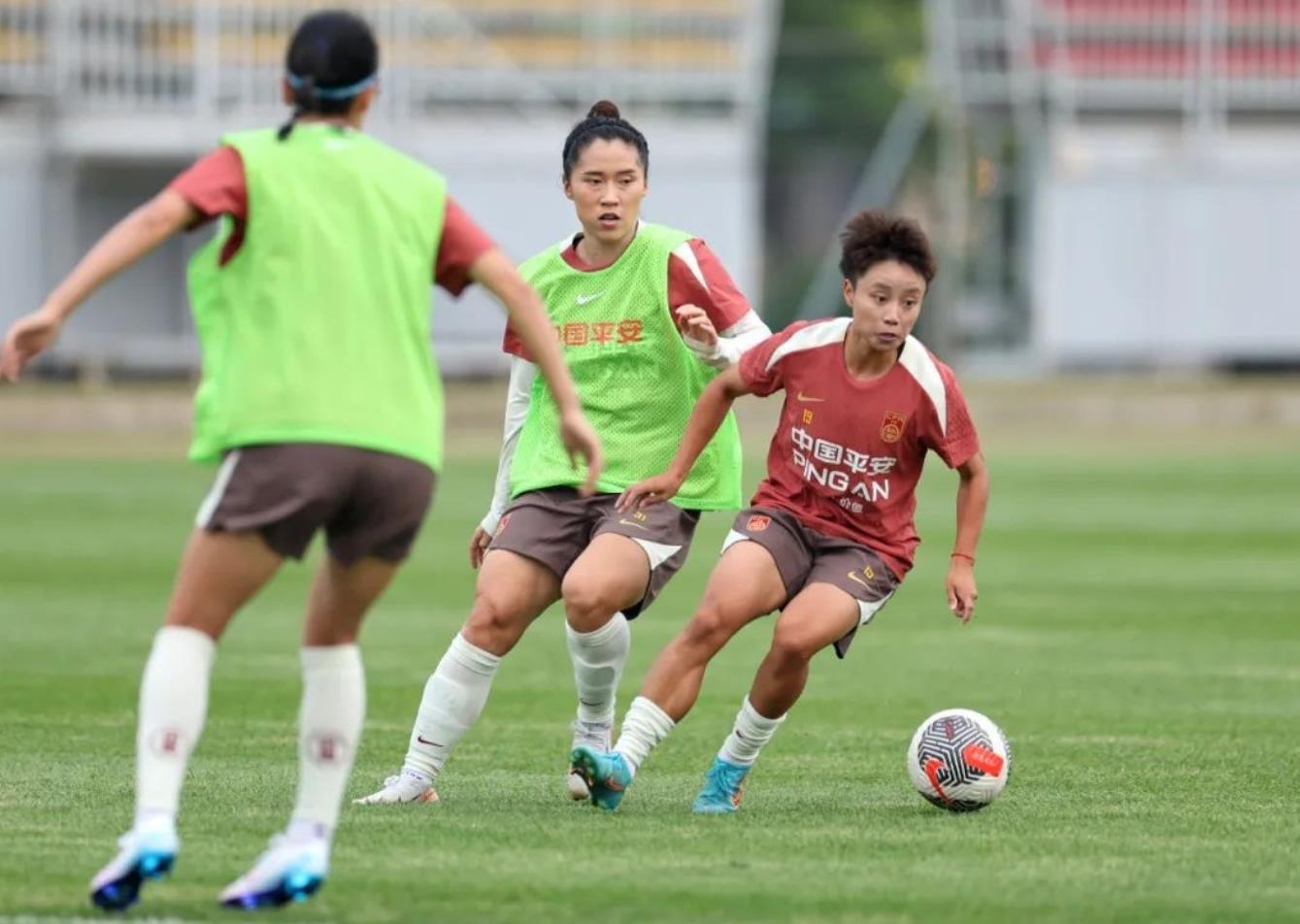 Điểm nổi bật của Cúp bóng đá nữ Đông Á: Wang Shuang và Zhang Linyan trở lại với tư cách là hai cầu thủ chủ chốt, những người mới mang đến sức sống và tốc độ Điểm nổi bật của Cúp bóng đá nữ Đông Á: Wang Shuang và Zhang Linyan trở lại với tư cách là hai cầu thủ chủ chốt, những người mới mang đến sức sống và tốc độ