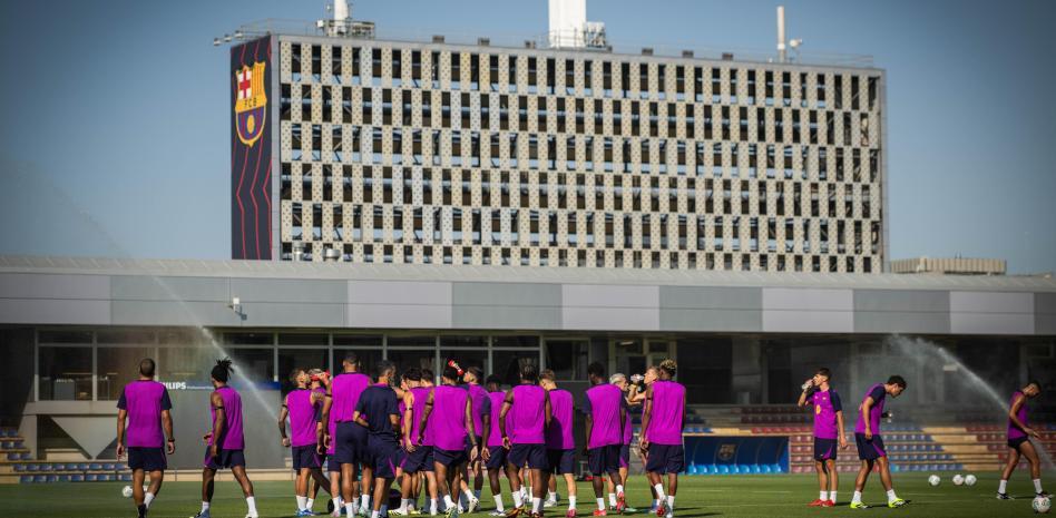 Mundo Deportivo: Barcelona hủy lịch thi đấu và chuyển sang hai buổi tập mỗi ngày, tâm trạng của toàn đội bị ảnh hưởng Mundo Deportivo: Barcelona hủy lịch thi đấu và chuyển sang hai buổi tập mỗi ngày, tâm trạng của toàn đội bị ảnh hưởng