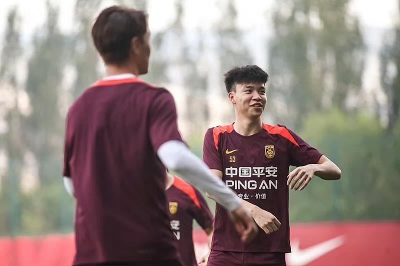 Beijing Youth Daily: Wang Yudong sẽ ra sân trong trận đấu giữa Trung Quốc và Hàn Quốc tại Cúp Đông Á với ít sự hồi hộp, Gao Tianyi có thể sẽ ra sân ở vị trí tiền vệ phòng ngự Beijing Youth Daily: Wang Yudong sẽ ra sân trong trận đấu giữa Trung Quốc và Hàn Quốc tại Cúp Đông Á với ít sự hồi hộp, Gao Tianyi có thể sẽ ra sân ở vị trí tiền vệ phòng ngự