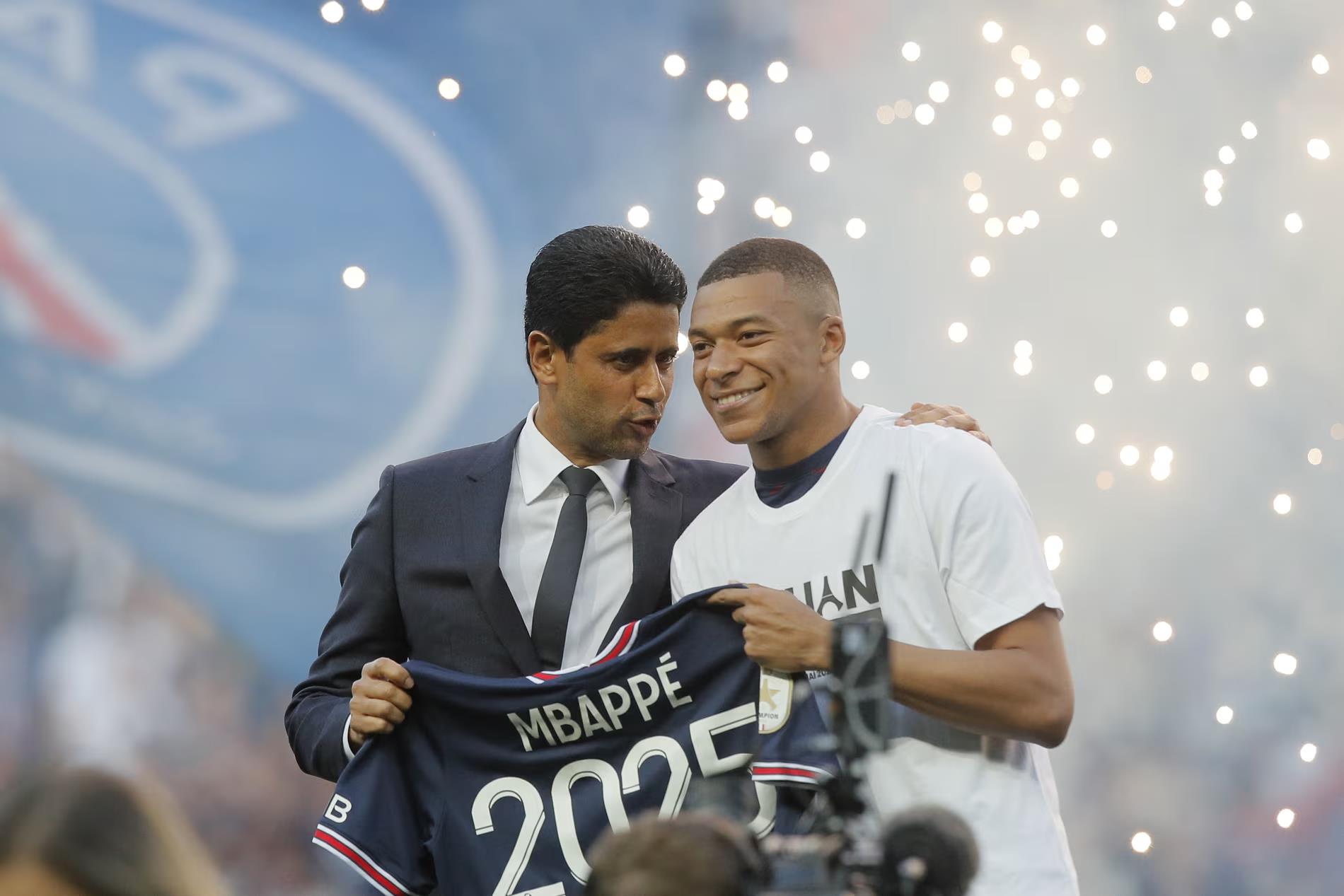 Nhìn lại mối bất hòa giữa Mbappe và Paris Saint-Germain: việc rời đội trở thành một vở kịch dài tập, và sau khi chia tay, họ đã ra tòa vì chưa trả lương Nhìn lại mối bất hòa giữa Mbappe và Paris Saint-Germain: việc rời đội trở thành một vở kịch dài tập, và sau khi chia tay, họ đã ra tòa vì chưa trả lương
