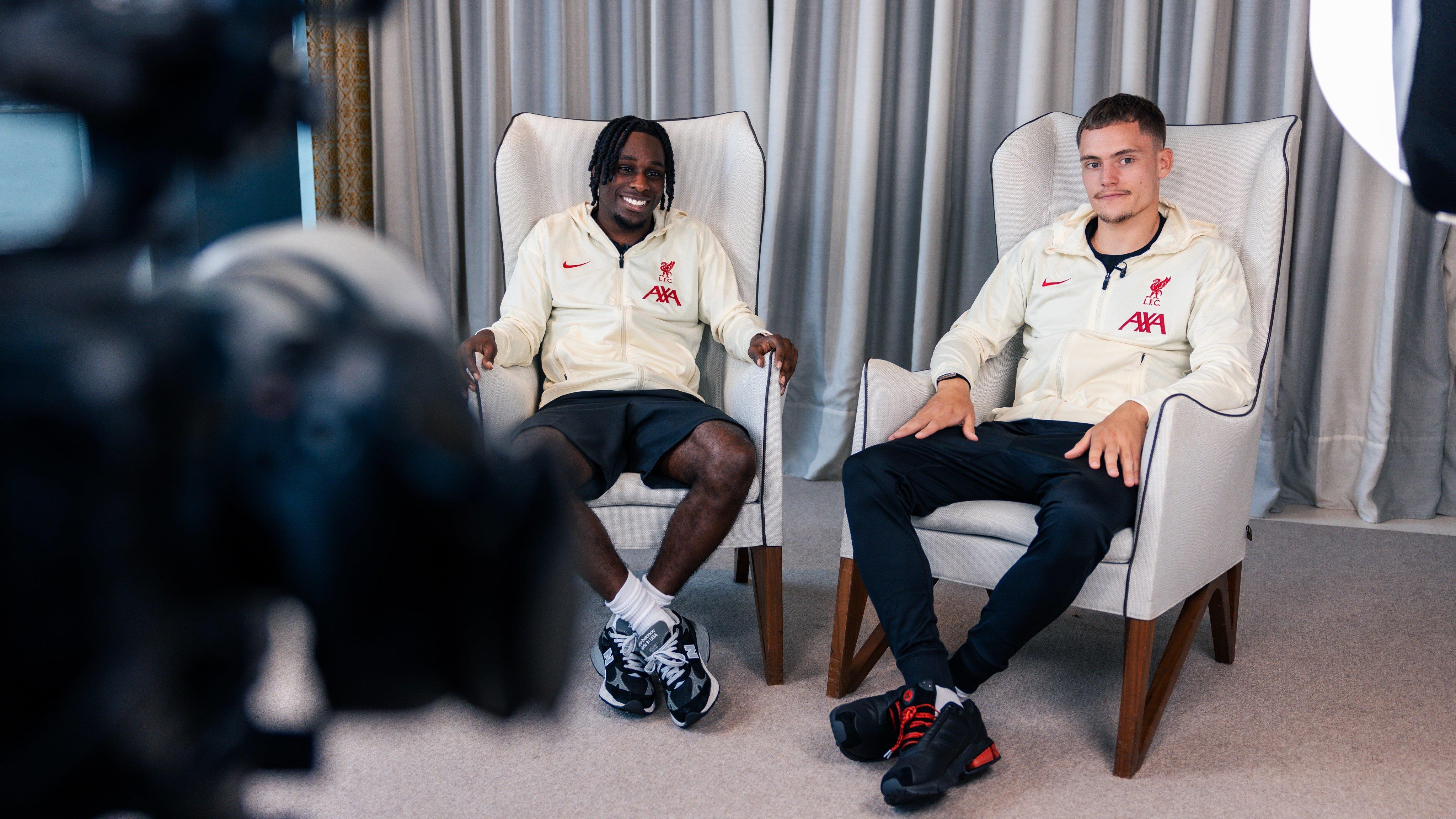 Hai người là đồng đội thì sao nhỉ! Trong buổi phỏng vấn, cả Wirtz và Frimpong đều nói cầu thủ yêu thích của họ là Messi. Hai người là đồng đội thì sao nhỉ! Trong buổi phỏng vấn, cả Wirtz và Frimpong đều nói cầu thủ yêu thích của họ là Messi.