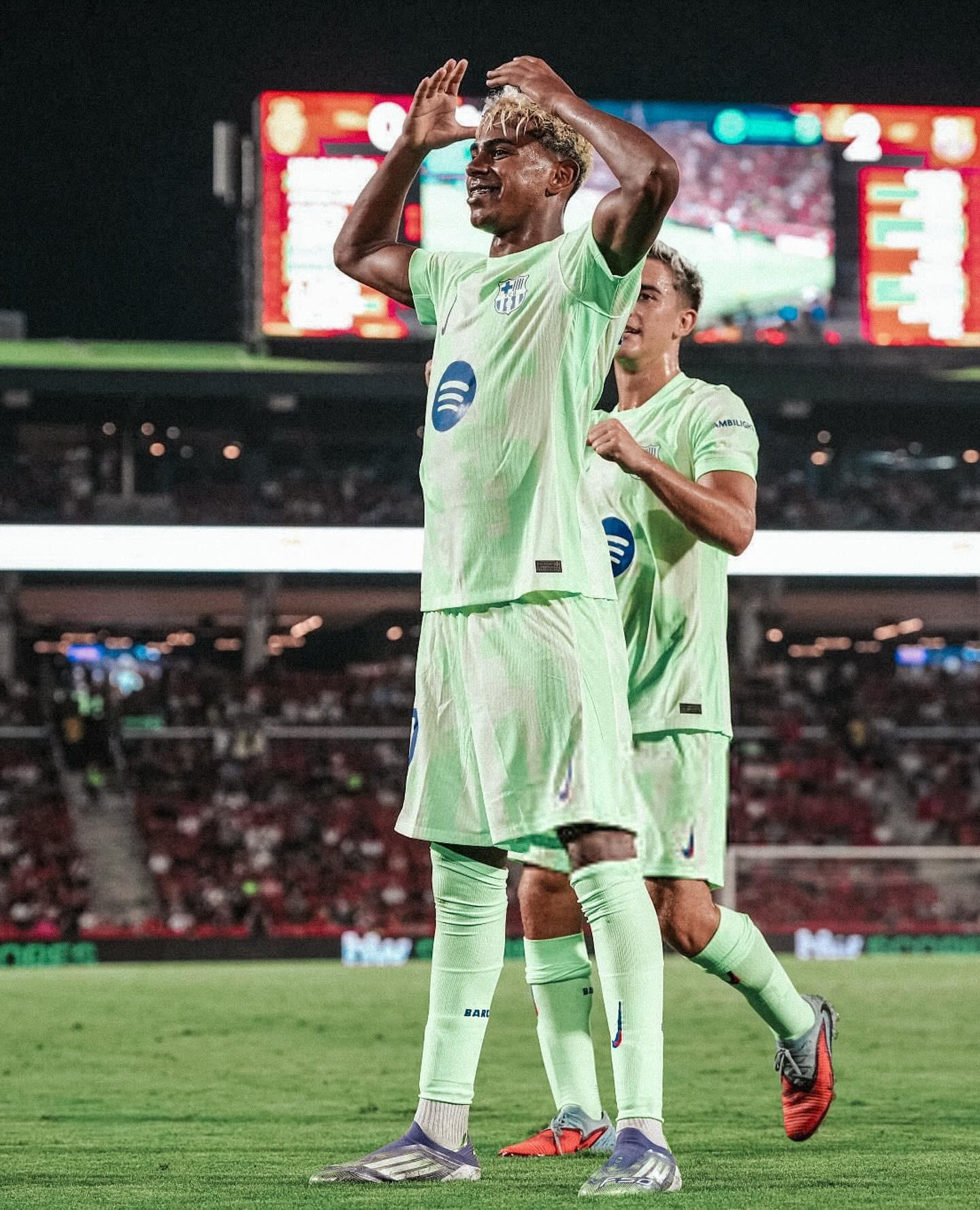 Mundo Deportivo: Yamal có đang bắt chước LeBron James? Hoàng tử Barcelona quyết tâm trở thành vua Mundo Deportivo: Yamal có đang bắt chước LeBron James? Hoàng tử Barcelona quyết tâm trở thành vua