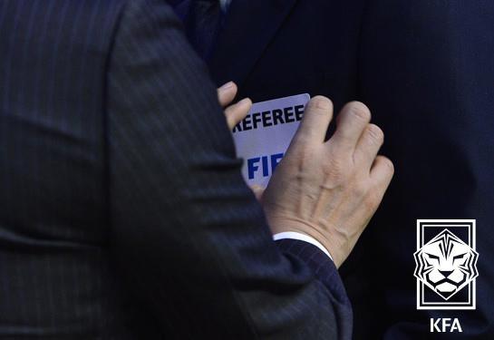 Các trọng tài K-League của Hàn Quốc đã bị cáo buộc xúc phạm và thiếu tôn trọng các cầu thủ, và hiệp hội liên quan đã tiến hành một cuộc điều tra Các trọng tài K-League của Hàn Quốc đã bị cáo buộc xúc phạm và thiếu tôn trọng các cầu thủ, và hiệp hội liên quan đã tiến hành một cuộc điều tra