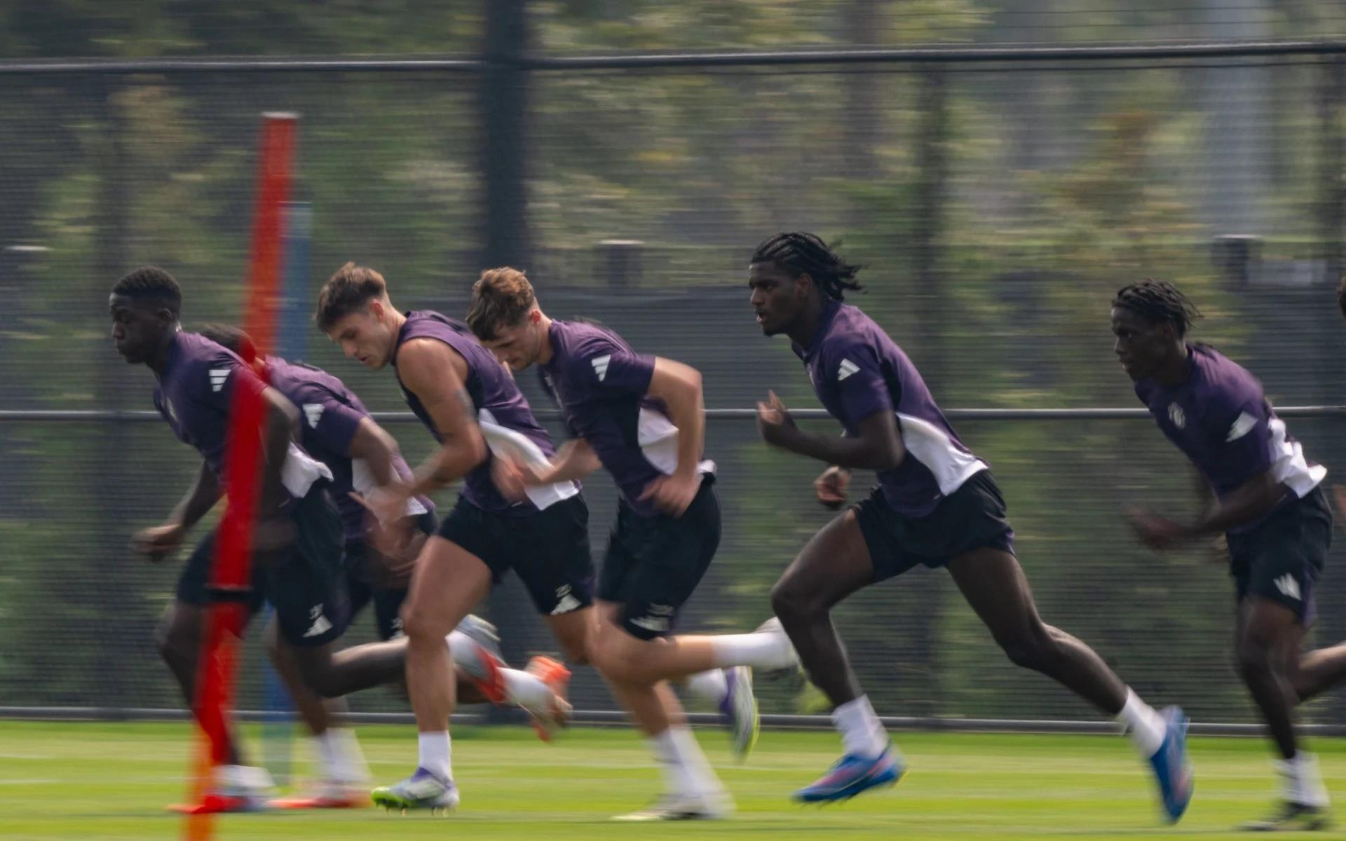 Truyền thông Anh: Manchester United sử dụng công nghệ mới để theo dõi tình trạng cầu thủ theo thời gian thực và những người lười tập luyện sẽ bị Amorim chỉ trích Truyền thông Anh: Manchester United sử dụng công nghệ mới để theo dõi tình trạng cầu thủ theo thời gian thực và những người lười tập luyện sẽ bị Amorim chỉ trích