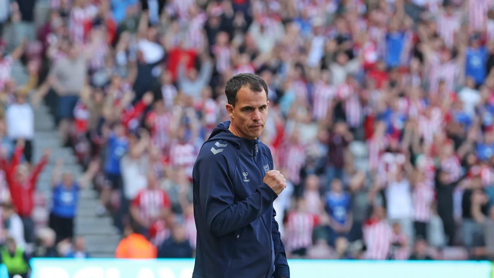 Huấn luyện viên Sunderland nói về chiến thắng đầu tiên của mình: Trở lại Premier League có ý nghĩa rất lớn và ông hy vọng sẽ duy trì được phong độ từ mùa giải trước Huấn luyện viên Sunderland nói về chiến thắng đầu tiên của mình: Trở lại Premier League có ý nghĩa rất lớn và ông hy vọng sẽ duy trì được phong độ từ mùa giải trước