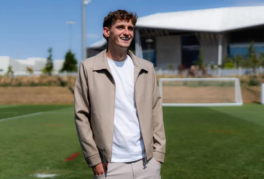 Chính thức: Tiền vệ 22 tuổi Morton của Liverpool gia nhập Lyon; phí chuyển nhượng lên tới 15 triệu euro Chính thức: Tiền vệ 22 tuổi Morton của Liverpool gia nhập Lyon; phí chuyển nhượng lên tới 15 triệu euro