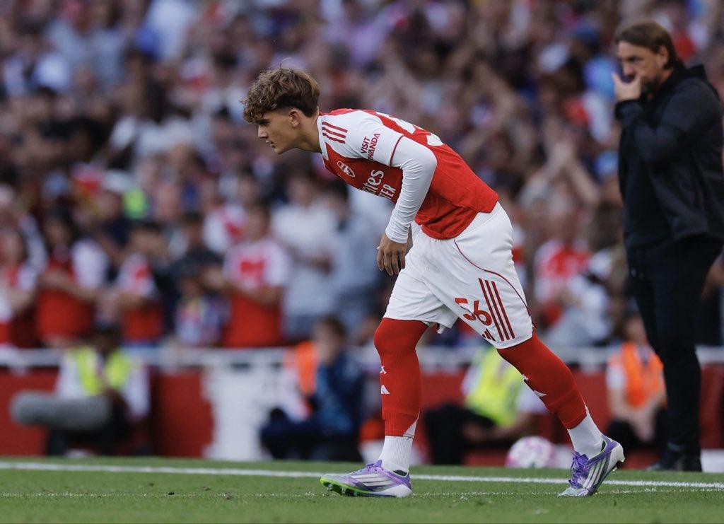 Dawman vào sân từ ghế dự bị và trở thành cầu thủ trẻ thứ hai trong lịch sử Premier League khi mới 15 tuổi 235 ngày. Dawman vào sân từ ghế dự bị và trở thành cầu thủ trẻ thứ hai trong lịch sử Premier League khi mới 15 tuổi 235 ngày.