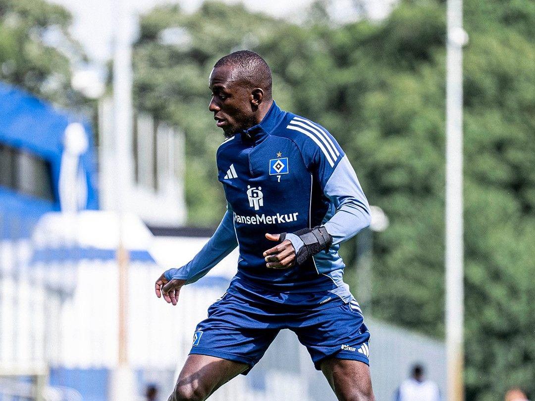 Chính thức: Tiền đạo Dope của Hamburg bị thương mắt cá chân trong lúc tập luyện và sẽ tạm thời nghỉ thi đấu Chính thức: Tiền đạo Dope của Hamburg bị thương mắt cá chân trong lúc tập luyện và sẽ tạm thời nghỉ thi đấu