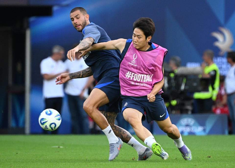 Truyền thông Pháp: Mức giá 50 triệu bảng của Paris Saint-Germain cho Li Gangren tương đương với việc tuyên bố anh ta không thể bán được Truyền thông Pháp: Mức giá 50 triệu bảng của Paris Saint-Germain cho Li Gangren tương đương với việc tuyên bố anh ta không thể bán được