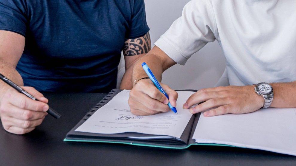 Phá kỷ lục! Chi tiêu chuyển nhượng toàn cầu trong mùa hè này đã đạt 8,39 tỷ đô la, dẫn đầu là Giải Ngoại hạng Anh. Phá kỷ lục! Chi tiêu chuyển nhượng toàn cầu trong mùa hè này đã đạt 8,39 tỷ đô la, dẫn đầu là Giải Ngoại hạng Anh.