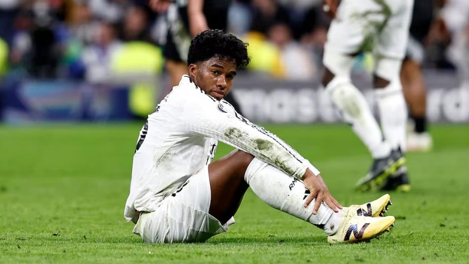 Truyền thông Tây Ban Nha: Enderrick rất có thể sẽ tiếp quản chiếc áo số 9 của Real Madrid, nhưng anh cần đảm bảo rằng mình sẽ ở lại đội trong mùa giải mới Truyền thông Tây Ban Nha: Enderrick rất có thể sẽ tiếp quản chiếc áo số 9 của Real Madrid, nhưng anh cần đảm bảo rằng mình sẽ ở lại đội trong mùa giải mới