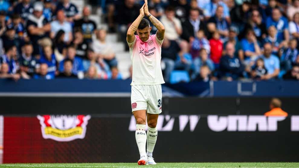 Xhaka: Tôi rất xúc động trước sự theo đuổi của Sunderland và việc rời Bayer Leverkusen không phải do bất kỳ xung đột nào với Ten Hag Xhaka: Tôi rất xúc động trước sự theo đuổi của Sunderland và việc rời Bayer Leverkusen không phải do bất kỳ xung đột nào với Ten Hag