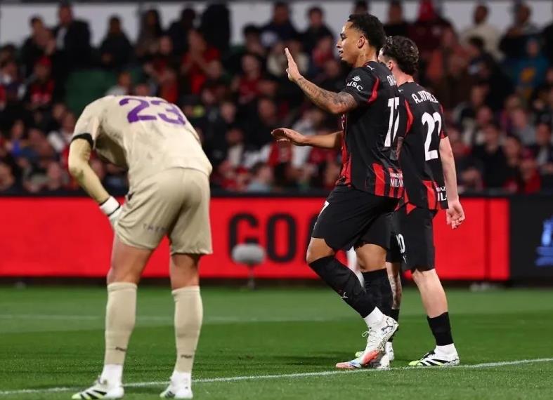 Chuyến du đấu mùa giải mới của Milan: tiếp tục những thay đổi lớn, tập trung vào các giải đấu trong nước và hy vọng giành lại suất tham dự vòng loại châu Âu Chuyến du đấu mùa giải mới của Milan: tiếp tục những thay đổi lớn, tập trung vào các giải đấu trong nước và hy vọng giành lại suất tham dự vòng loại châu Âu