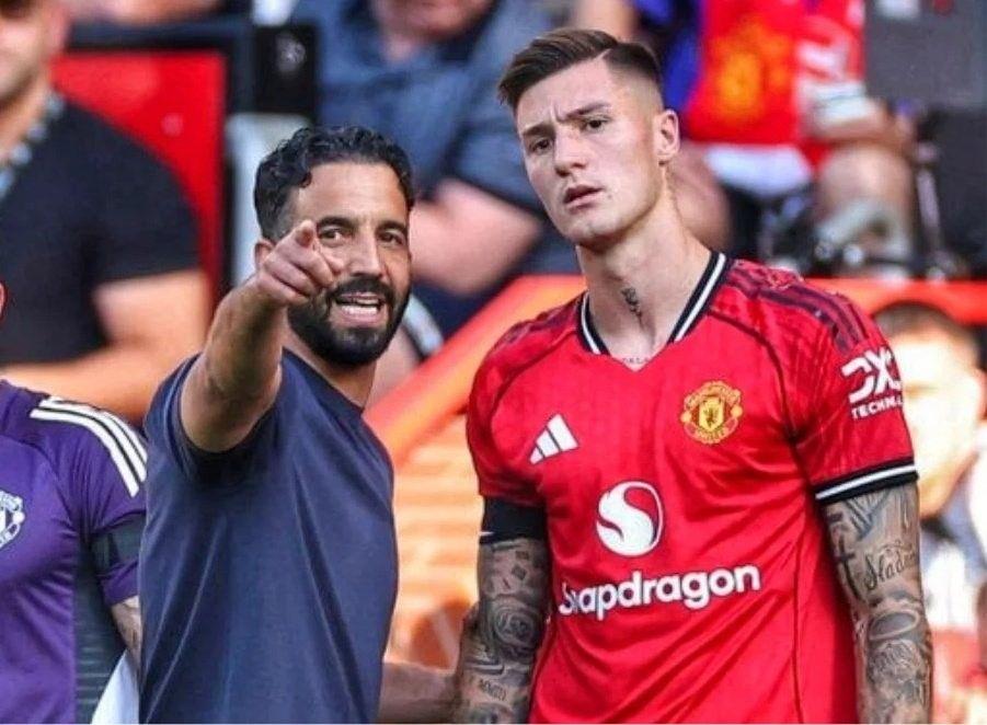 Người hâm mộ Manchester United chỉ trích Sheshko: Anh ta biến mất ngay khi vào sân, giống như một chiếc nón tập luyện Người hâm mộ Manchester United chỉ trích Sheshko: Anh ta biến mất ngay khi vào sân, giống như một chiếc nón tập luyện