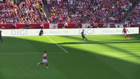 Cuộc kiểm tra có đạt không? Màn trình diễn của Czerkereş trước Bilbao: một cú đánh đầu và một cú đánh đầu bay trúng cột dọc. Cuộc kiểm tra có đạt không? Màn trình diễn của Czerkereş trước Bilbao: một cú đánh đầu và một cú đánh đầu bay trúng cột dọc.