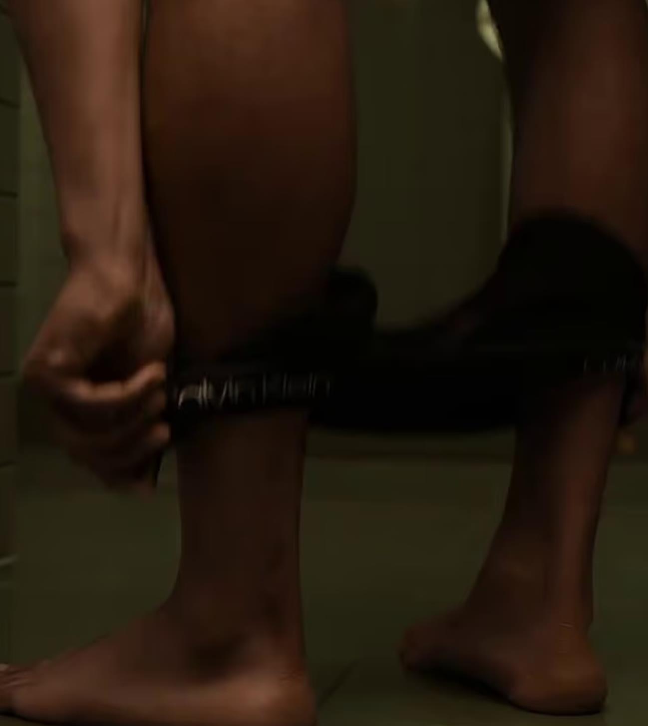 Arnold hết mình! Anh ấy gây sốc cho người xem với quảng cáo đồ lót của mình Arnold hết mình! Anh ấy gây sốc cho người xem với quảng cáo đồ lót của mình