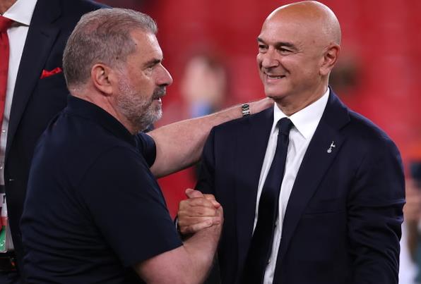 Nhìn lại 25 năm của Levy: Ông là người sáng lập Tottenham hay là trở ngại dẫn đến sự trì trệ? Nhìn lại 25 năm của Levy: Ông là người sáng lập Tottenham hay là trở ngại dẫn đến sự trì trệ?